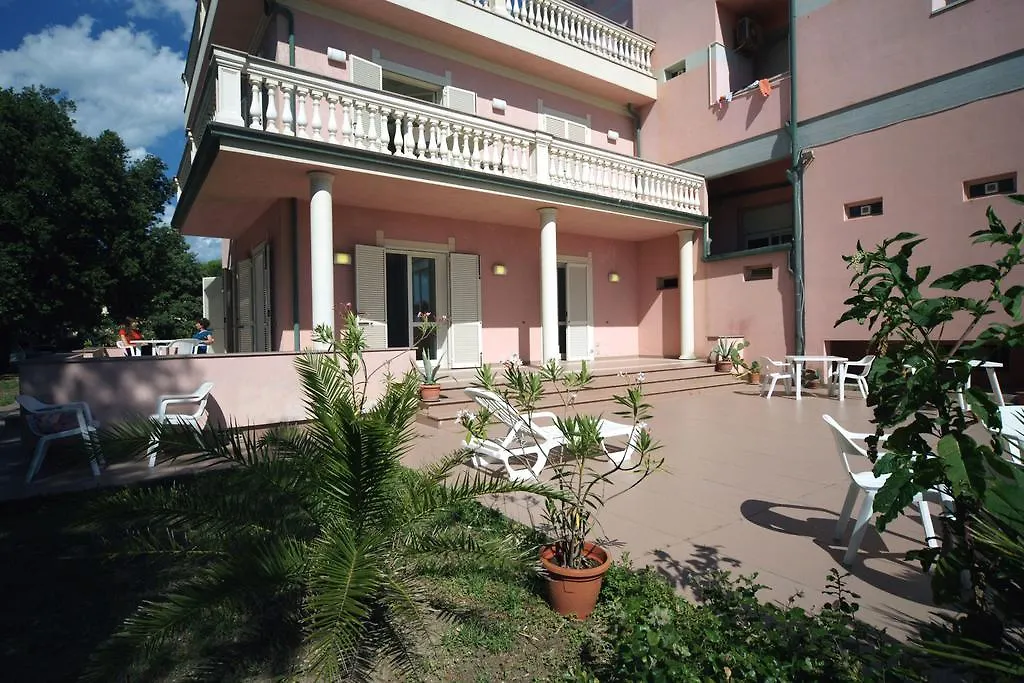 Hotel Happy Marina di Pietrasanta 3*,  Italia
