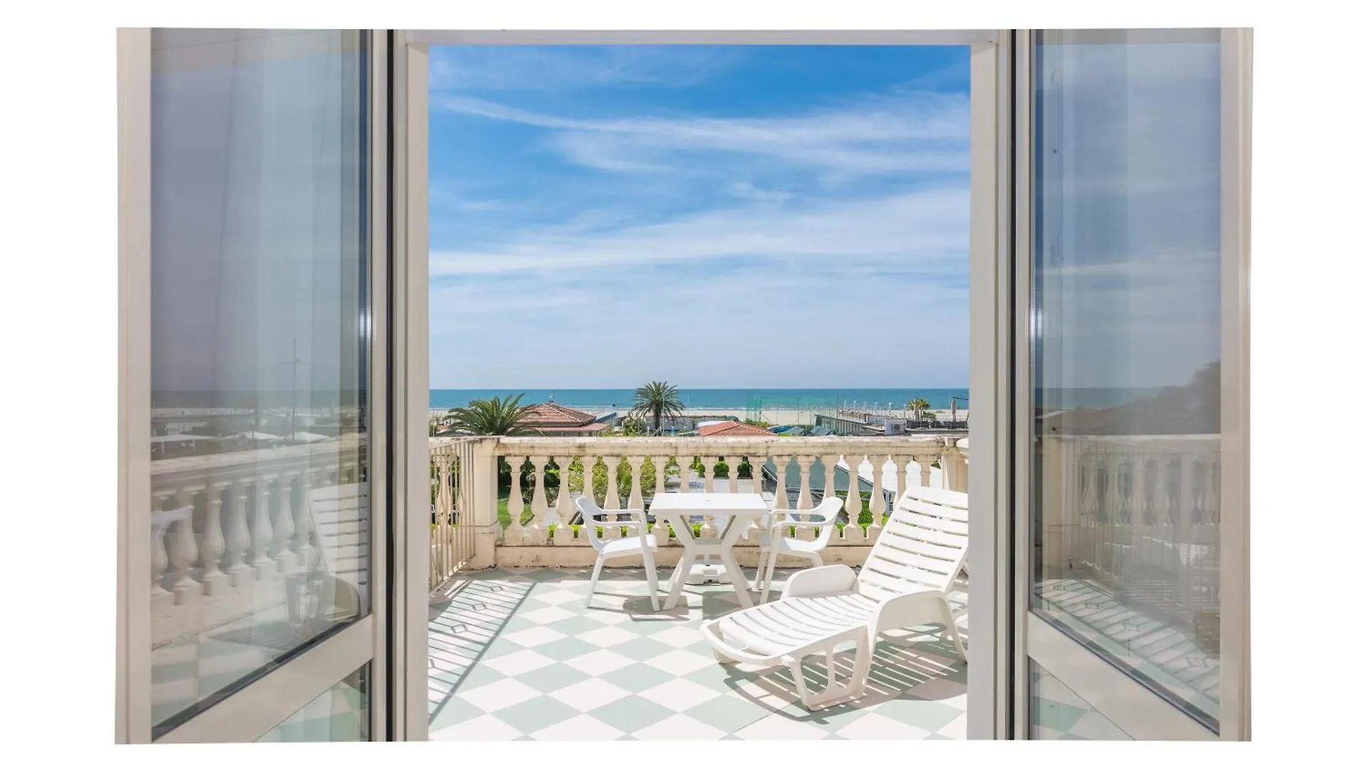 Hotel Happy Marina di Pietrasanta 3*,  Italia