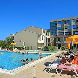  Apartment Villaggio Luna Due Italien
