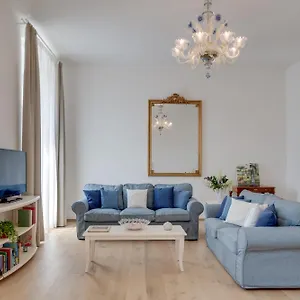  Apartment Rambaldi In Casa Nr 6 With Shared Terrace Italien