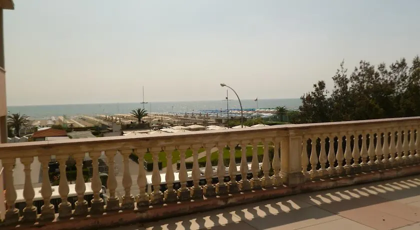 Hotel Happy Marina di Pietrasanta 3*,